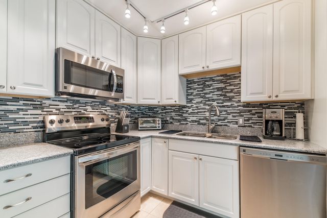 717 7TH Lane, Palm Beach Gardens, FL 33418