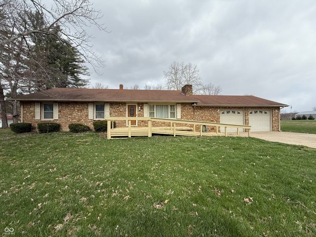 8020 W Deaver Road, Columbus, IN 47201