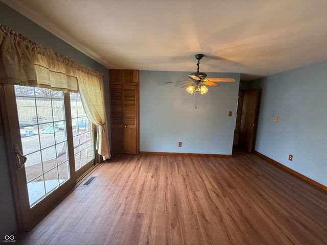 8020 W Deaver Road, Columbus, IN 47201