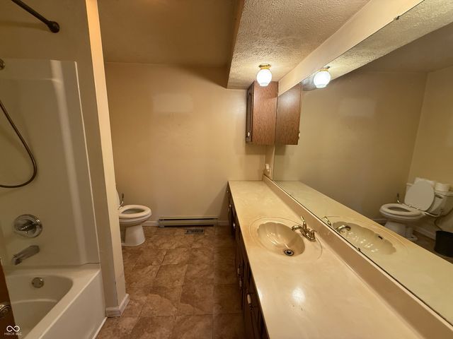 8020 W Deaver Road, Columbus, IN 47201