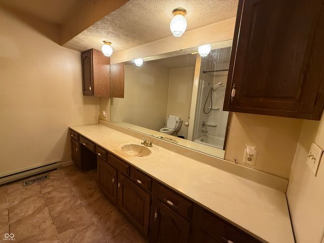 8020 W Deaver Road, Columbus, IN 47201