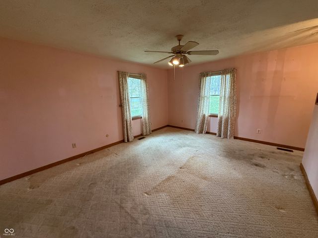 8020 W Deaver Road, Columbus, IN 47201