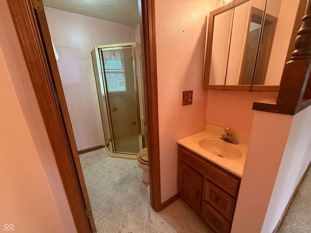 8020 W Deaver Road, Columbus, IN 47201