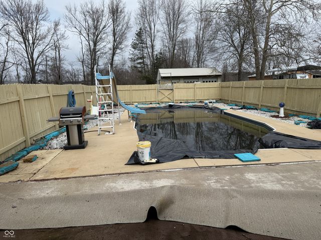 8020 W Deaver Road, Columbus, IN 47201