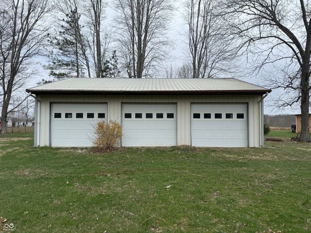 8020 W Deaver Road, Columbus, IN 47201