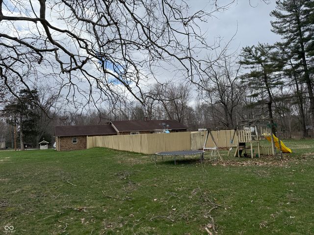 8020 W Deaver Road, Columbus, IN 47201