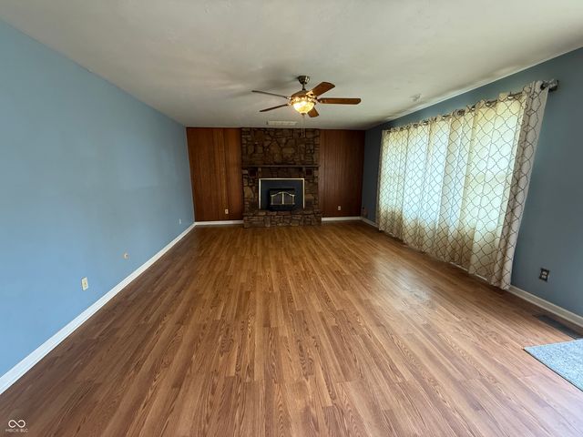 8020 W Deaver Road, Columbus, IN 47201