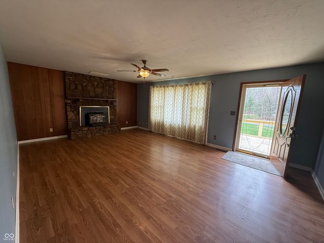 8020 W Deaver Road, Columbus, IN 47201