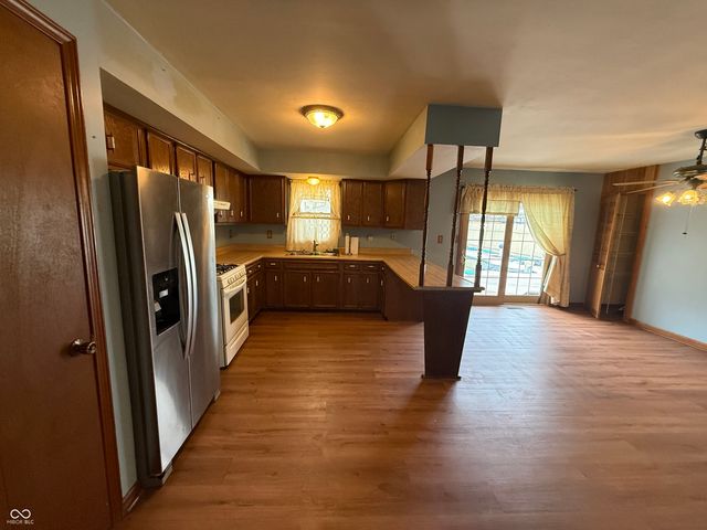 8020 W Deaver Road, Columbus, IN 47201