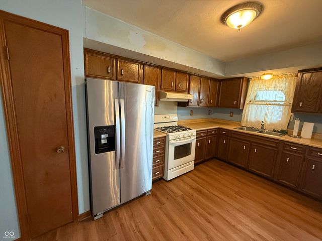 8020 W Deaver Road, Columbus, IN 47201