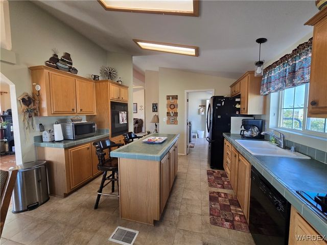 19688 S Diamondback Road, Yucca, AZ 86438