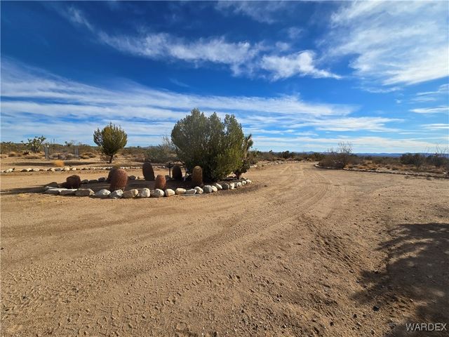 19688 S Diamondback Road, Yucca, AZ 86438