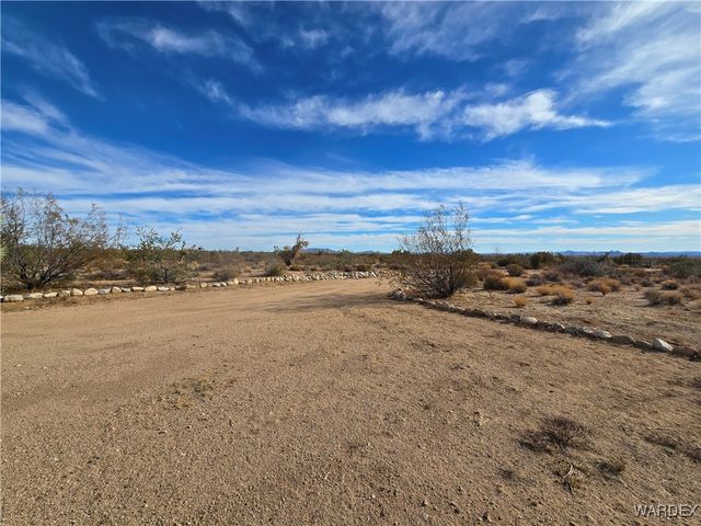 19688 S Diamondback Road, Yucca, AZ 86438