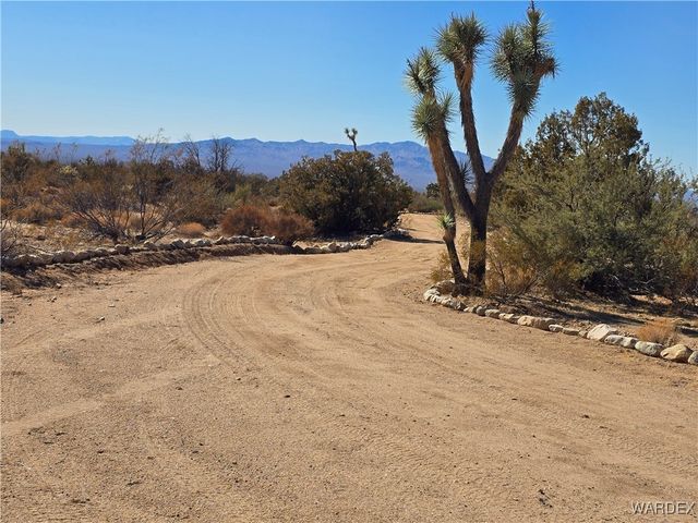19688 S Diamondback Road, Yucca, AZ 86438