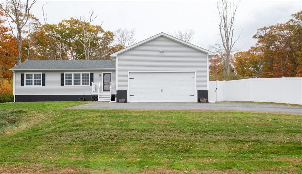 33 Rhinecliffe Road, Swansea, MA 02777