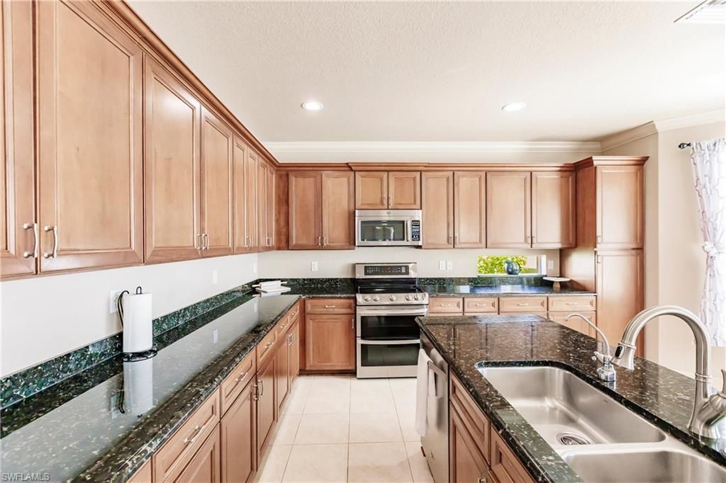 Image 13 of property listing at 3573 Malagrotta CIR, Cape Coral, FL 33909