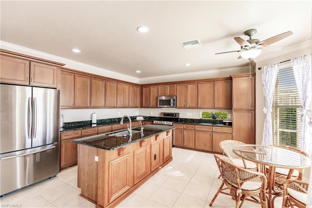 Image 15 of property listing at 3573 Malagrotta CIR, Cape Coral, FL 33909