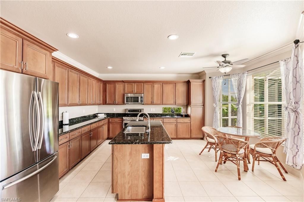 Image 16 of property listing at 3573 Malagrotta CIR, Cape Coral, FL 33909
