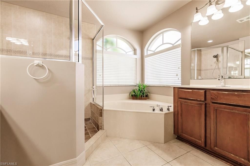 Image 25 of property listing at 3573 Malagrotta CIR, Cape Coral, FL 33909
