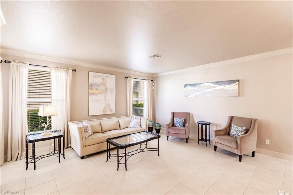 Image 5 of property listing at 3573 Malagrotta CIR, Cape Coral, FL 33909