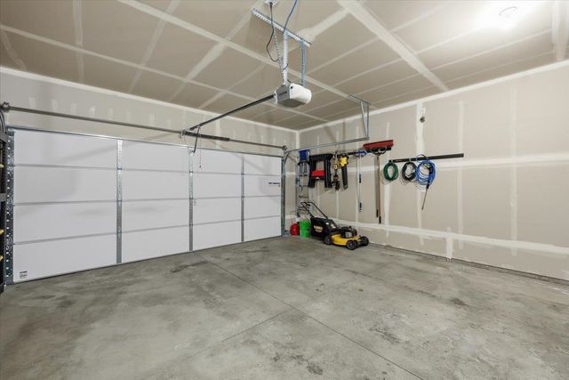 11925 N Haven St, Mead, WA 99021