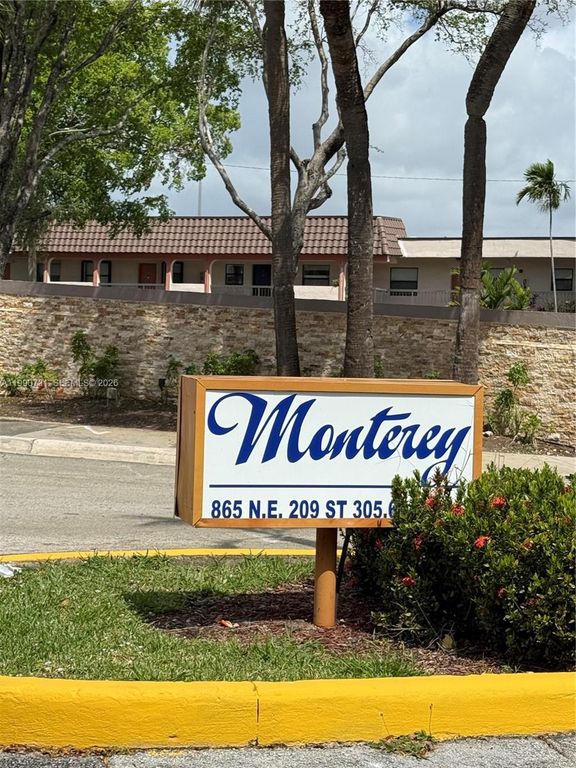 860 NE 207th Ter 8-106, Miami, FL 33179