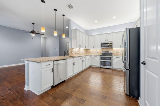413 Bedford DR, Spicewood, TX 78669