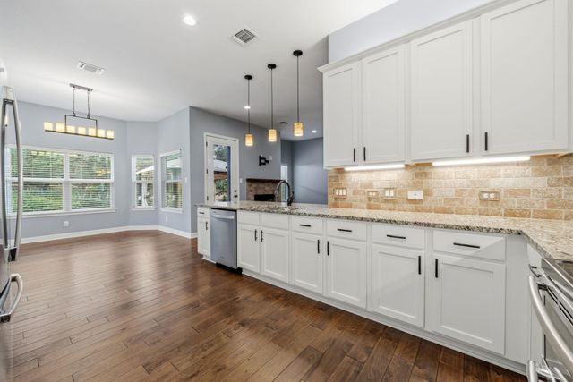 413 Bedford DR, Spicewood, TX 78669