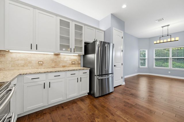 413 Bedford DR, Spicewood, TX 78669