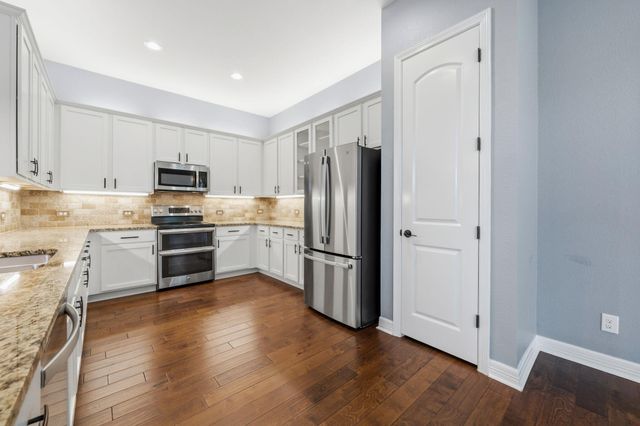 413 Bedford DR, Spicewood, TX 78669
