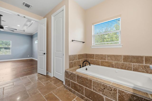 413 Bedford DR, Spicewood, TX 78669
