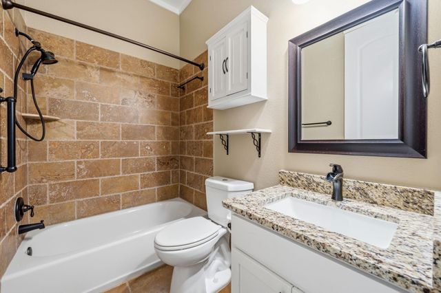 413 Bedford DR, Spicewood, TX 78669