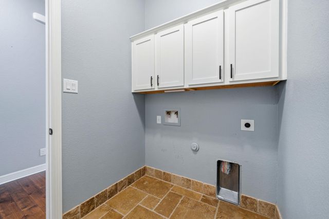 413 Bedford DR, Spicewood, TX 78669
