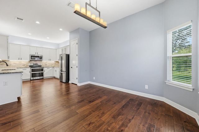 413 Bedford DR, Spicewood, TX 78669