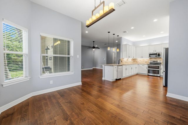 413 Bedford DR, Spicewood, TX 78669