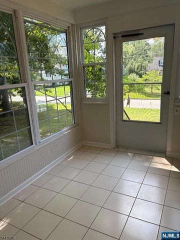41 Beechwood Road, Florham Park Borough, NJ 07932