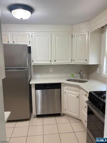 41 Beechwood Road, Florham Park Borough, NJ 07932