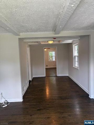 41 Beechwood Road, Florham Park Borough, NJ 07932