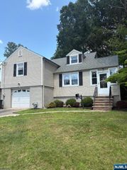 41 Beechwood Road, Florham Park Borough, NJ 07932