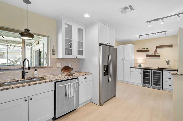 1099 NOKOMIS AVENUE S, Venice, FL 34285