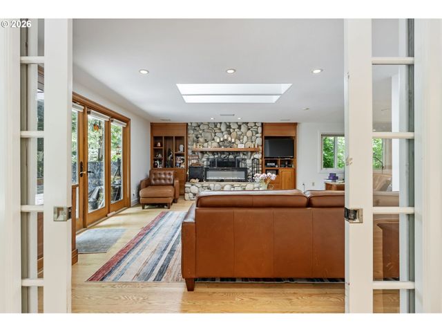 4500 W BURNSIDE Rd, Portland, OR 97210