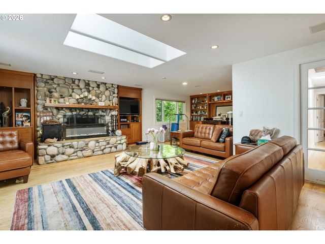 4500 W BURNSIDE Rd, Portland, OR 97210