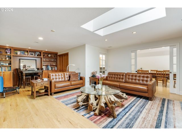 4500 W BURNSIDE Rd, Portland, OR 97210