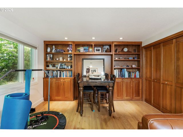 4500 W BURNSIDE Rd, Portland, OR 97210