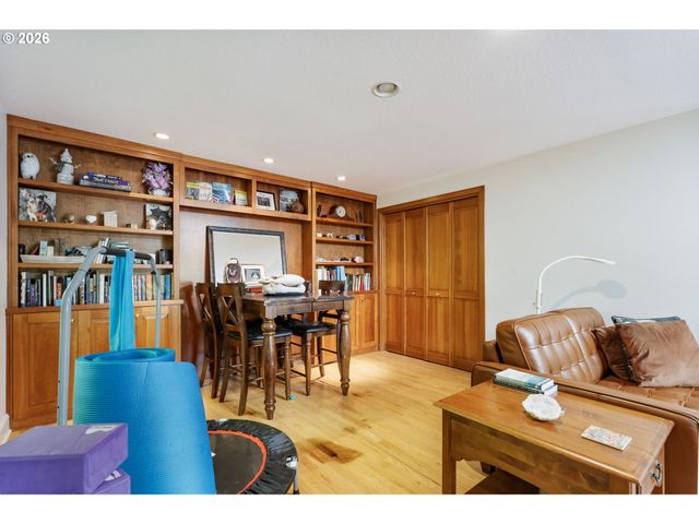 4500 W BURNSIDE Rd, Portland, OR 97210