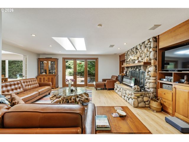 4500 W BURNSIDE Rd, Portland, OR 97210