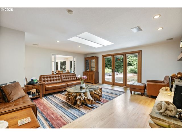 4500 W BURNSIDE Rd, Portland, OR 97210