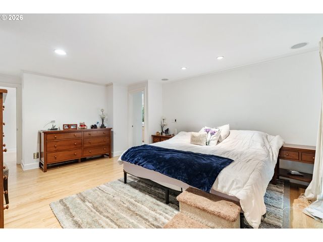 4500 W BURNSIDE Rd, Portland, OR 97210
