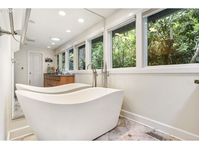4500 W BURNSIDE Rd, Portland, OR 97210
