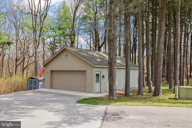 15 MAPLE GROVE RD, Hanover, PA 17331